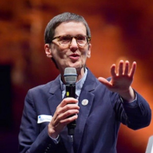 Kuladharini, Centre Chair