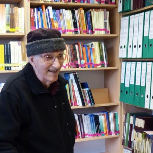 Bhante visits his library