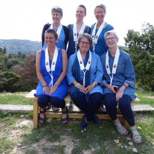 Akasharuci, Ashokashri, Saddhavasini, and back row l-r, Shraddhavani, Garavavati, and Viriyasati
