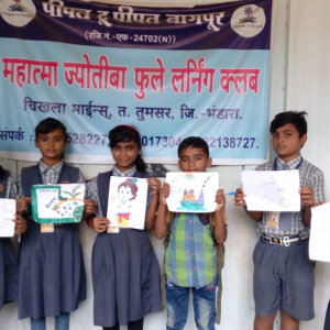 girls showing their drawing