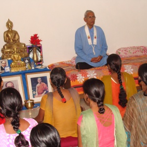 Saccadhamma leading meditation.